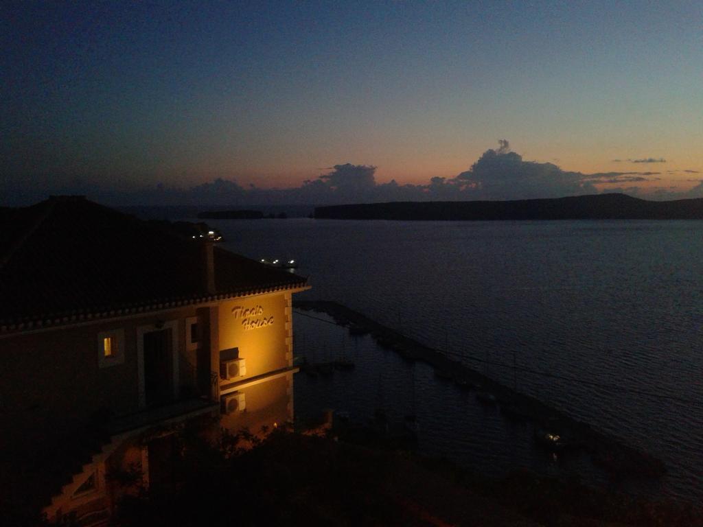Aparthotel Tina'S House Pylos Esterno foto